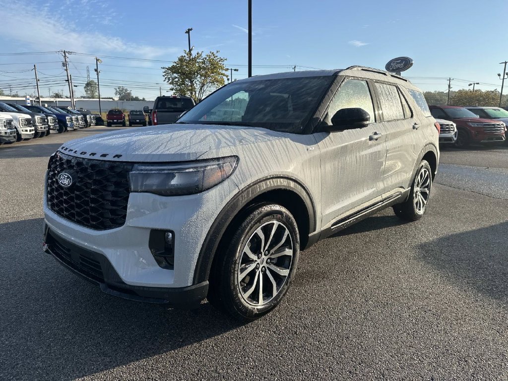 New 2027 Avalanche Gray Ford ST-Line image 7