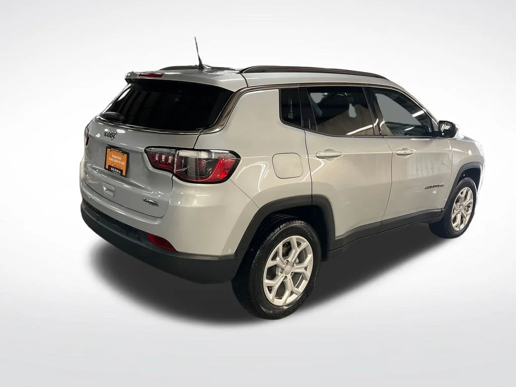 Certified Used 2024 Silver Jeep Latitude image 5