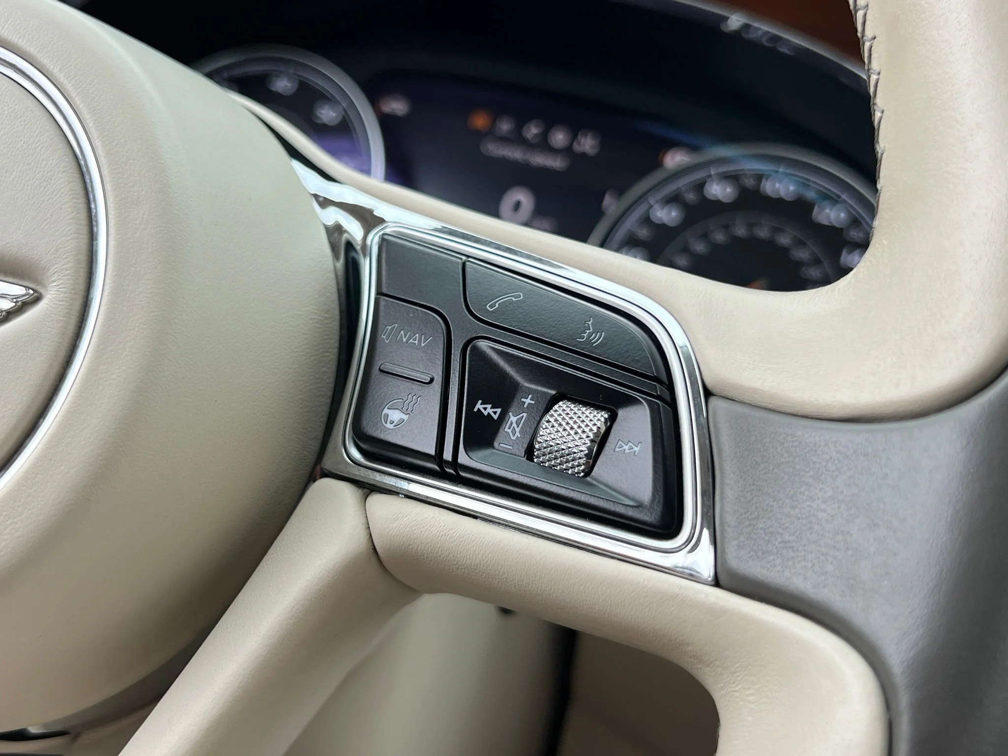 Used 2018  Bentley W12 image 27