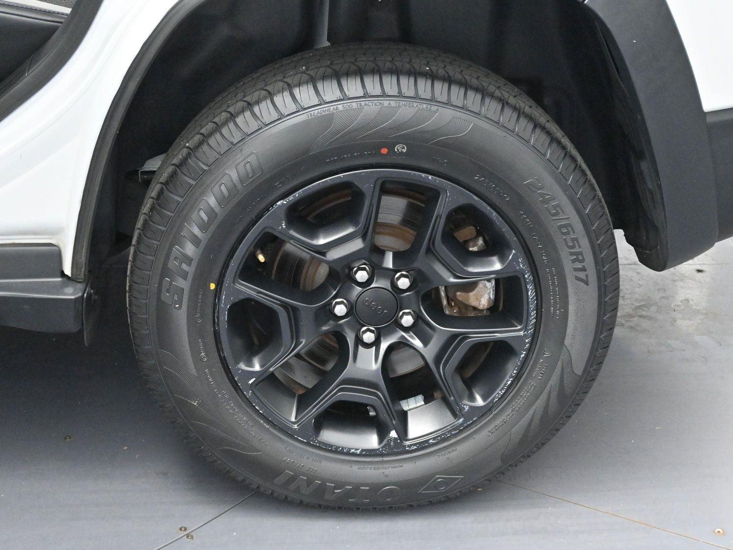 Used 2022 White Jeep Trailhawk image 32
