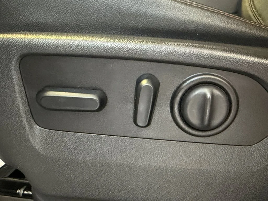 Used 2019 SUMMIT WHITE GMC AT4 image 31