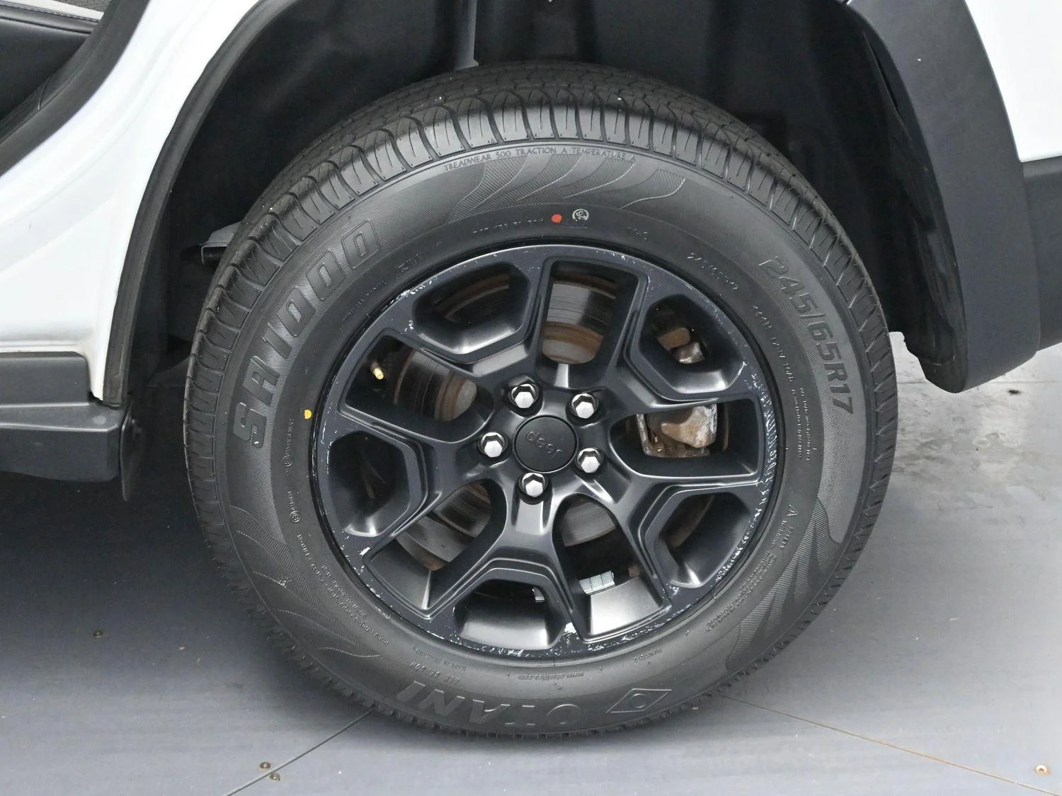 Used 2022 White Jeep Trailhawk image 32