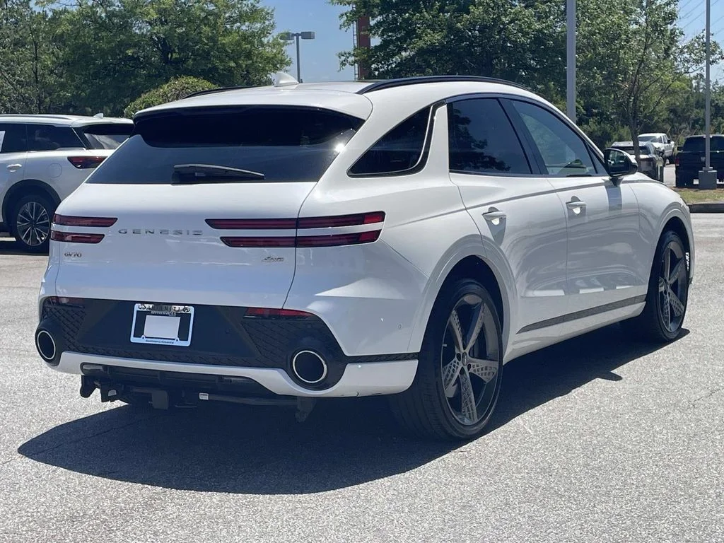 Used 2025 White Genesis 2.5T image 4