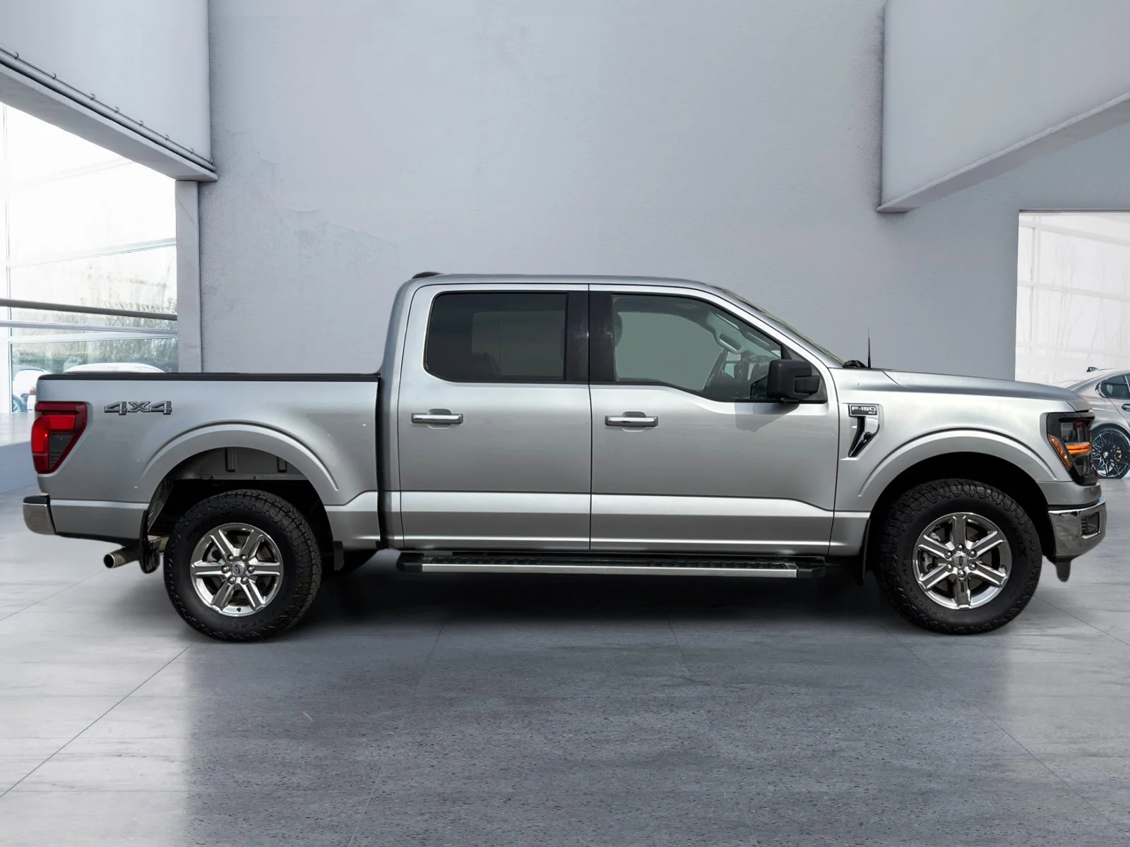 Used 2024 Silver Ford XLT * Available Until Exported to USA * image 6