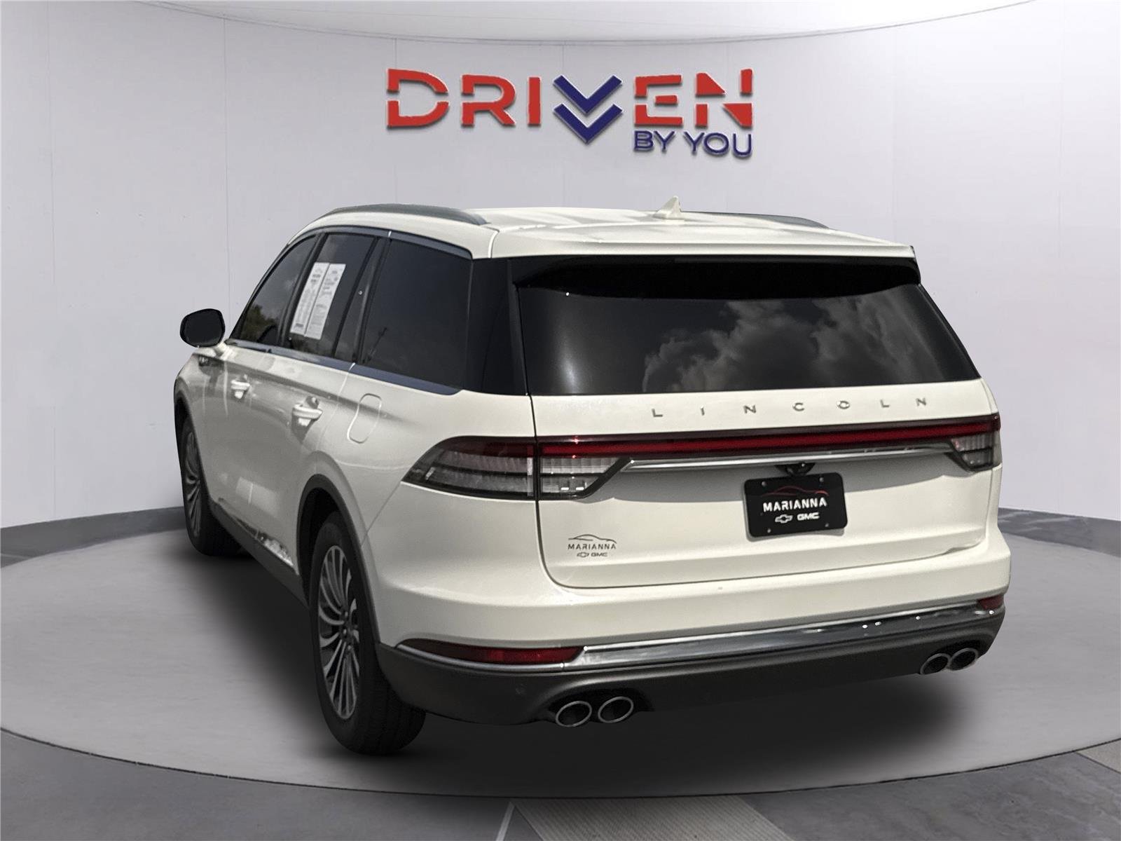 Used 2022 Pristine White Metallic Tri-Coat Lincoln Reserve image 6