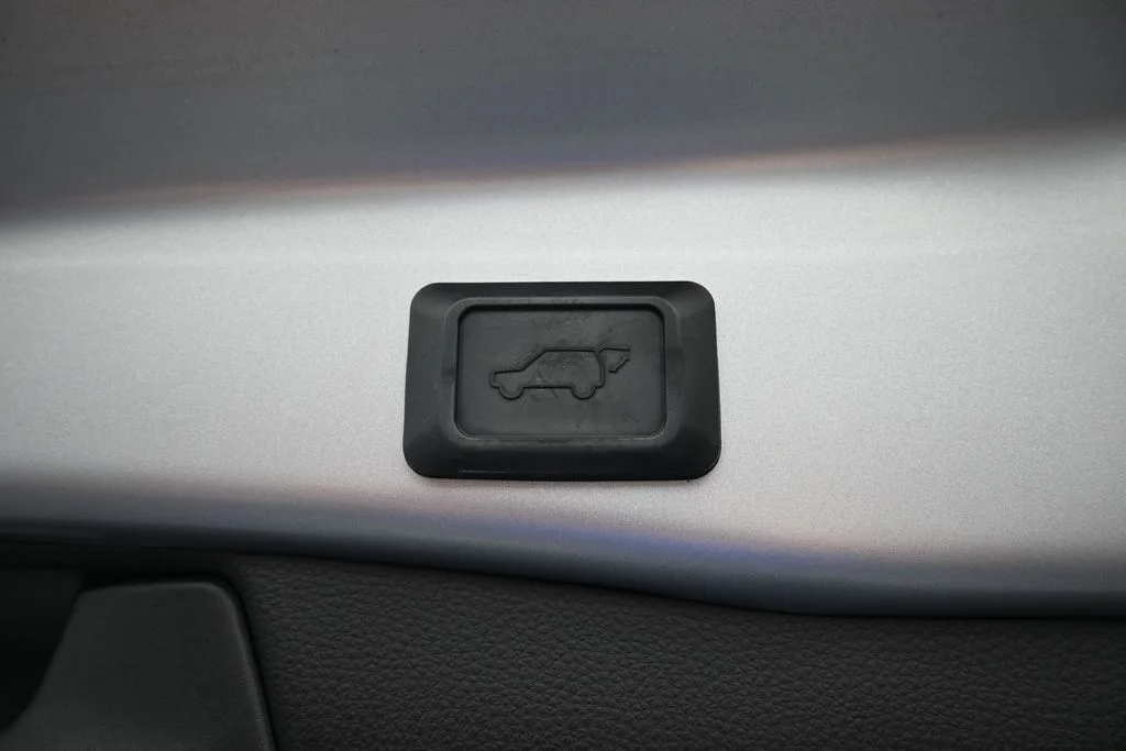 Used 2020 Silver Toyota XLE Premium image 33