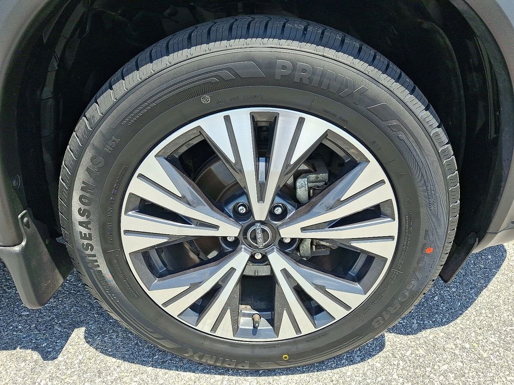 Used 2023 Gray Nissan SV image 9