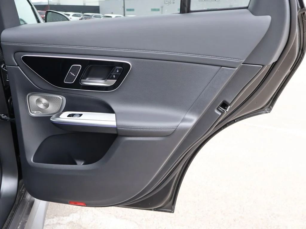 New 2026 MANUFAKTUR Graphite Gray Magno Mercedes-Benz GLC 300 image 16