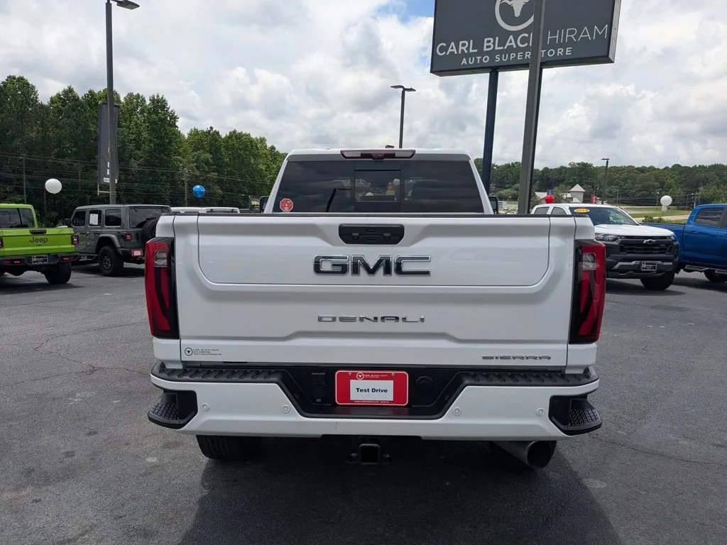 Used 2024 White Frost Tricoat GMC Denali Ultimate image 6