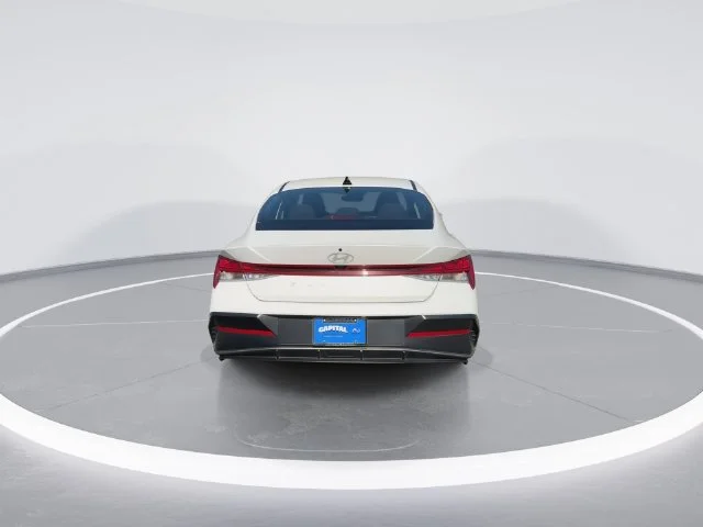 Used 2025 White Hyundai SEL Convenience image 7