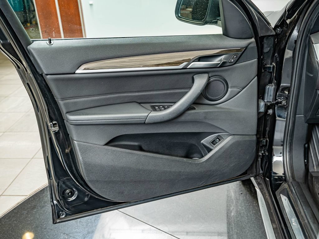 Used 2017 Jet Black BMW xDrive28i image 18