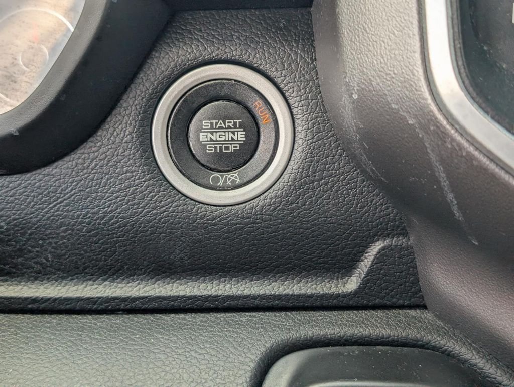 Used 2019 Silver Ram Big Horn image 25
