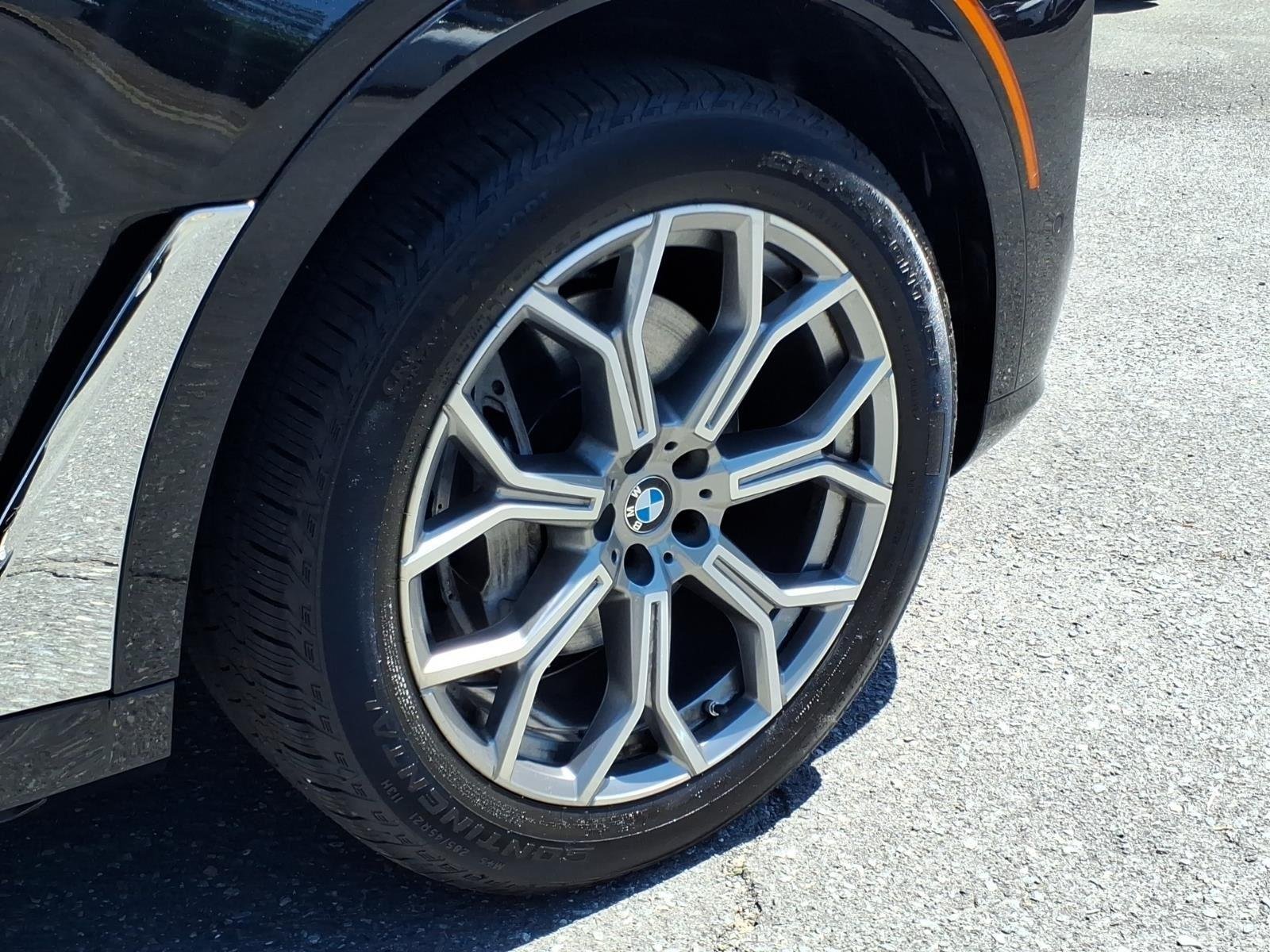 Used 2023 Black Sapphire Metallic BMW xDrive40i image 11