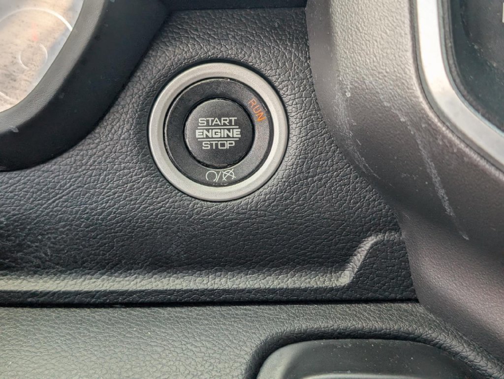 Used 2019 Silver Ram Big Horn image 25