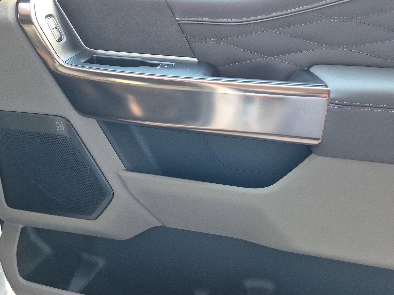New 2026 Star White Metallic Tri-Coat Ford F-450® Platinum® image 10