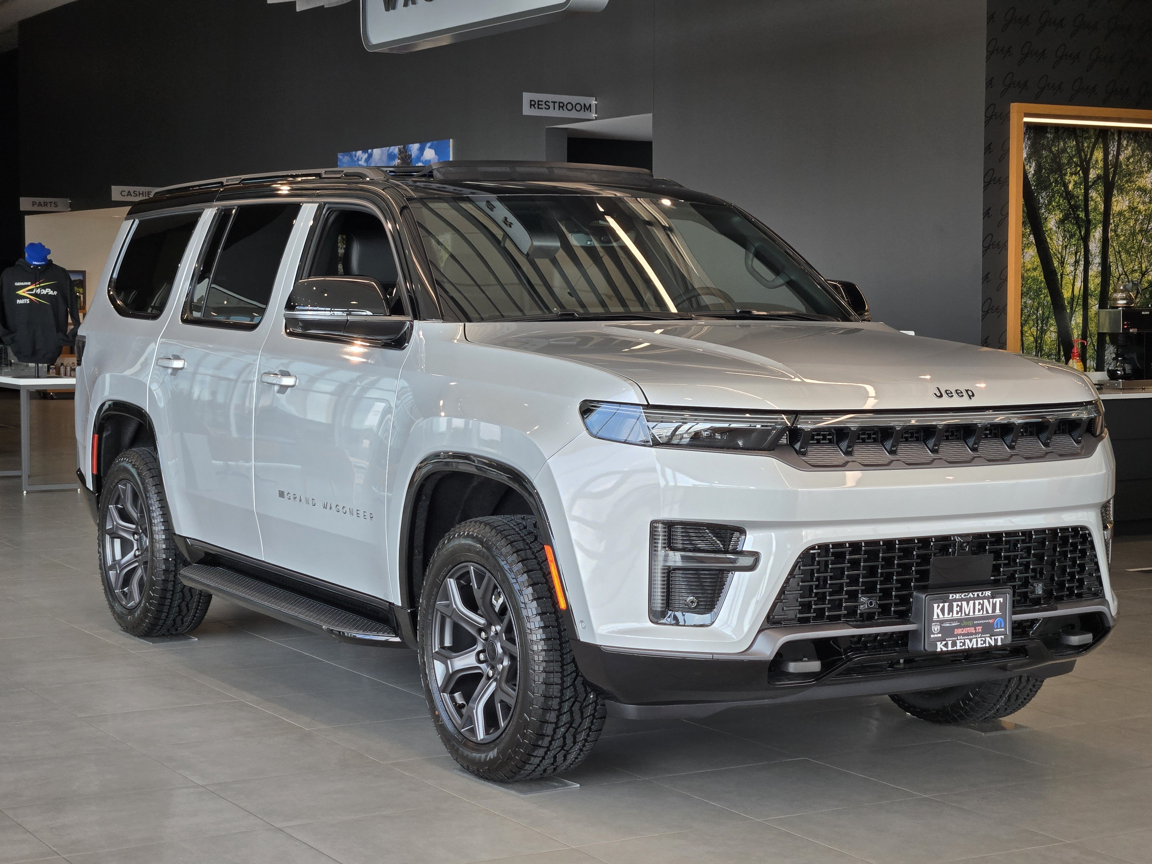New 2026 Silver-Zynith Exterior Paint Jeep Upland image 2