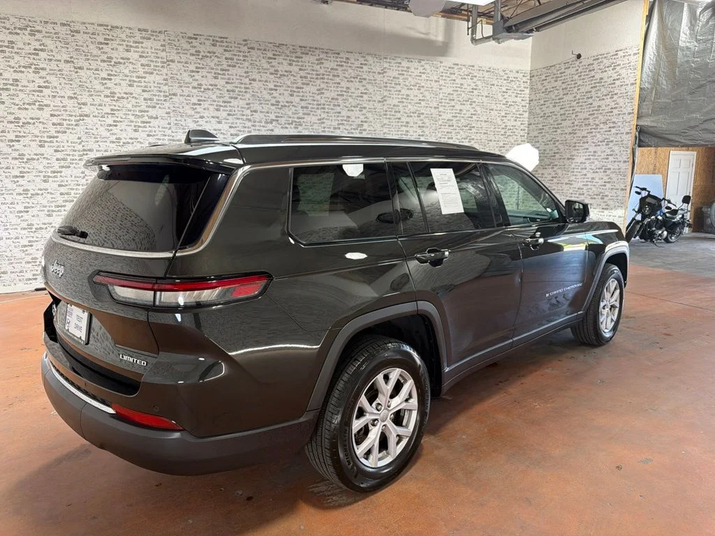 Used 2022 Rocky Mountain Pearlcoat Jeep Limited image 7