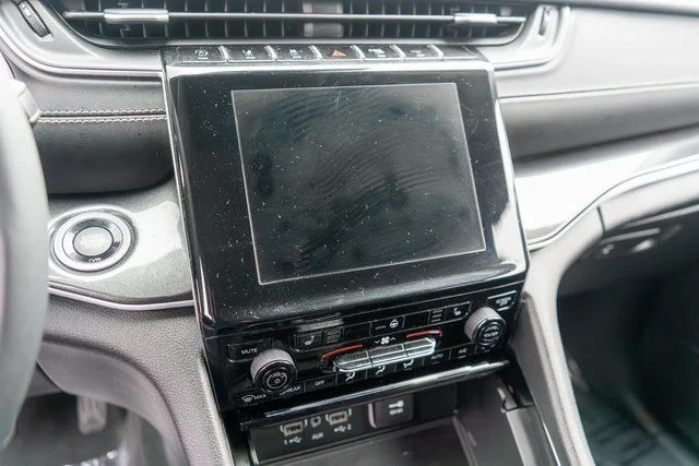 Used 2023 White Jeep Laredo image 25