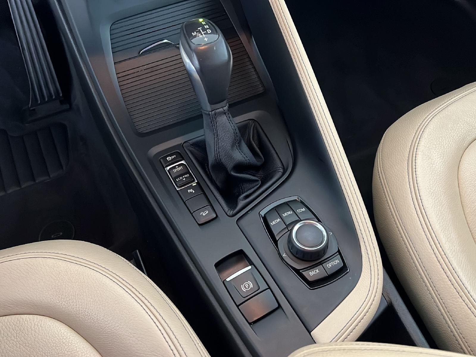 Used 2018 Alpine White Bmw  image 19