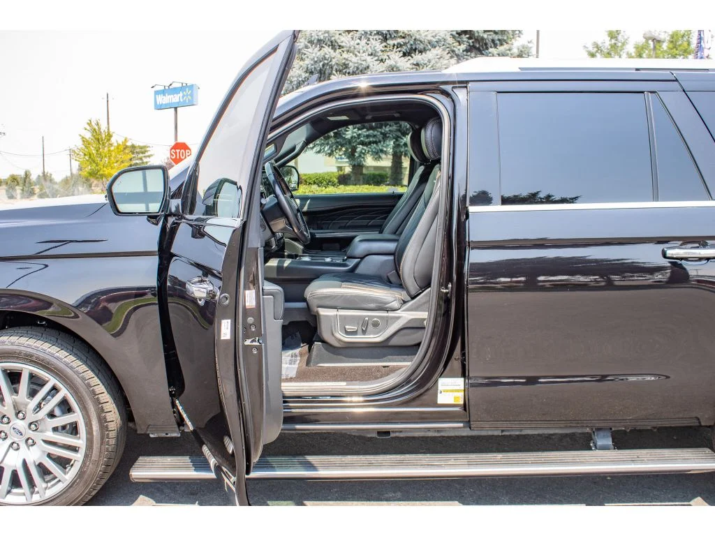 Used 2023 Agate Black Metallic Ford Platinum image 30