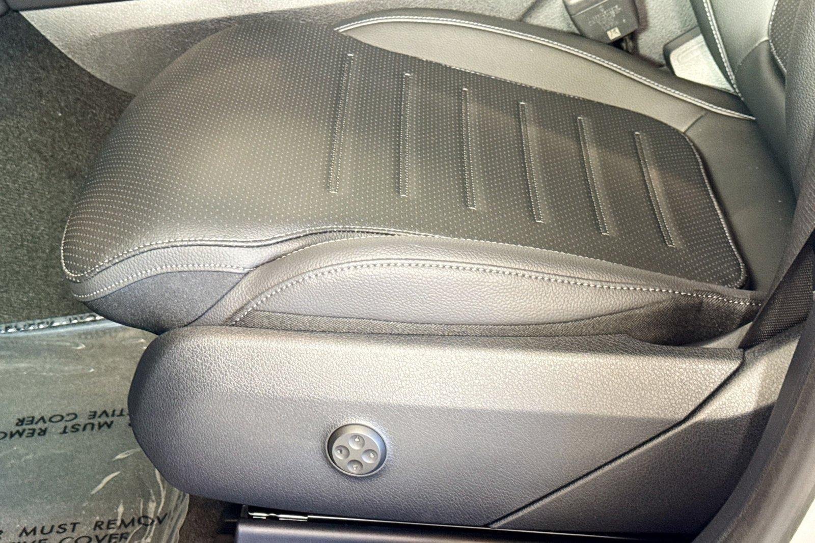 New 2026 Manufaktur Alpine Grey Mercedes-Benz GLC 300 image 17