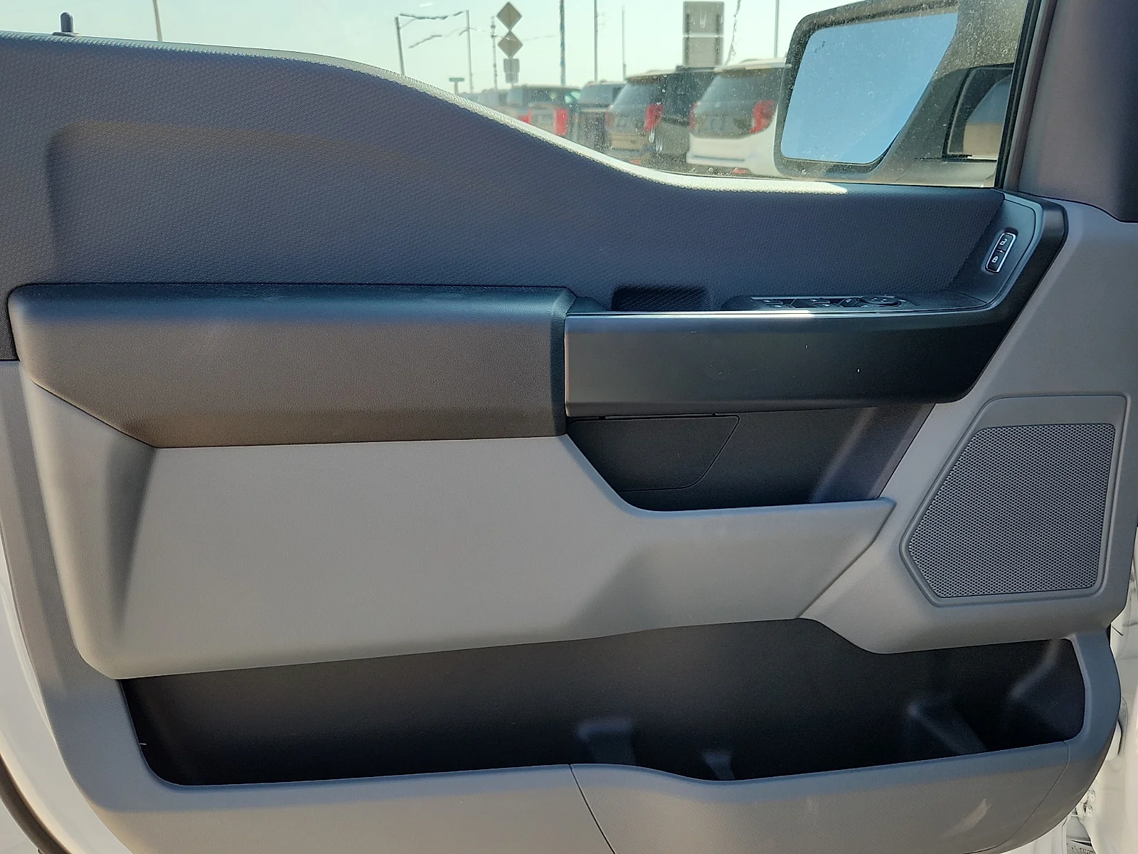 New 2026 Oxford White Ford XL image 14