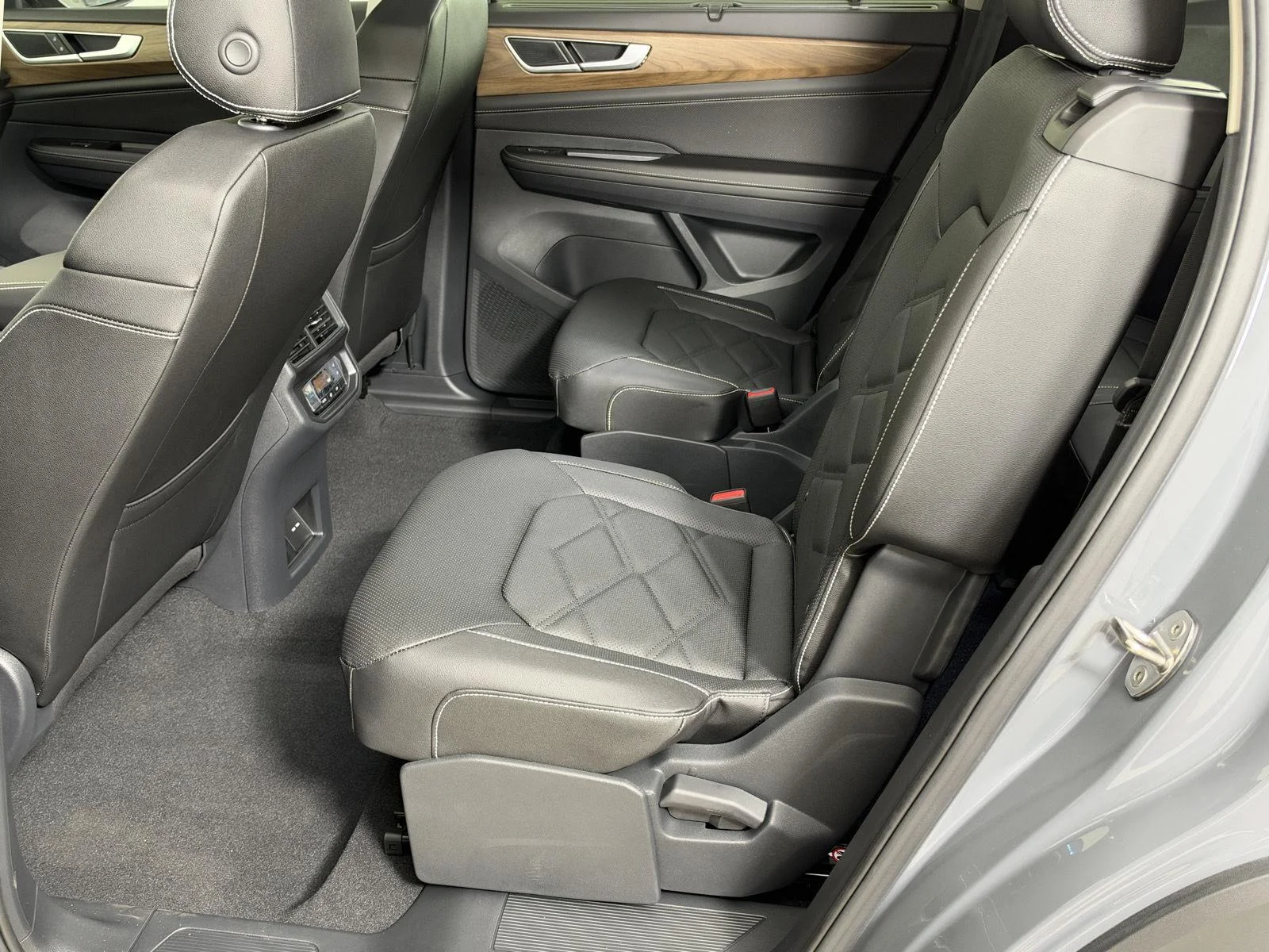 New 2026 Pure Gray Volkswagen 2.0T SE w/Technology image 22