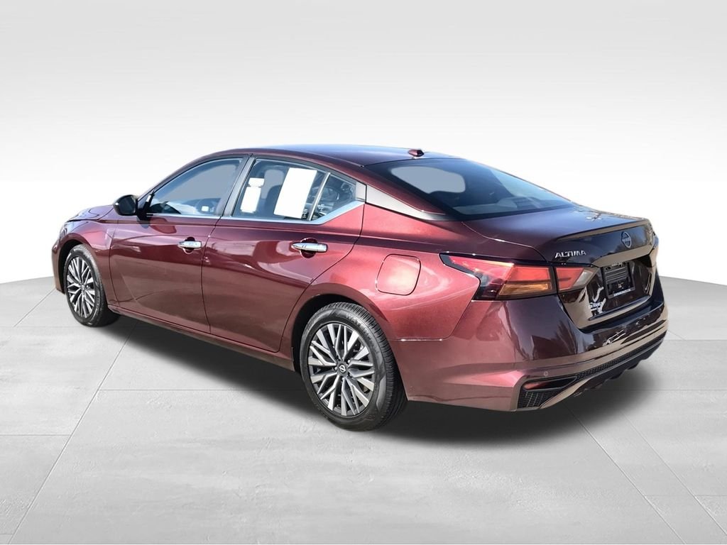 Used 2024 Red Nissan 2.5 SV image 6