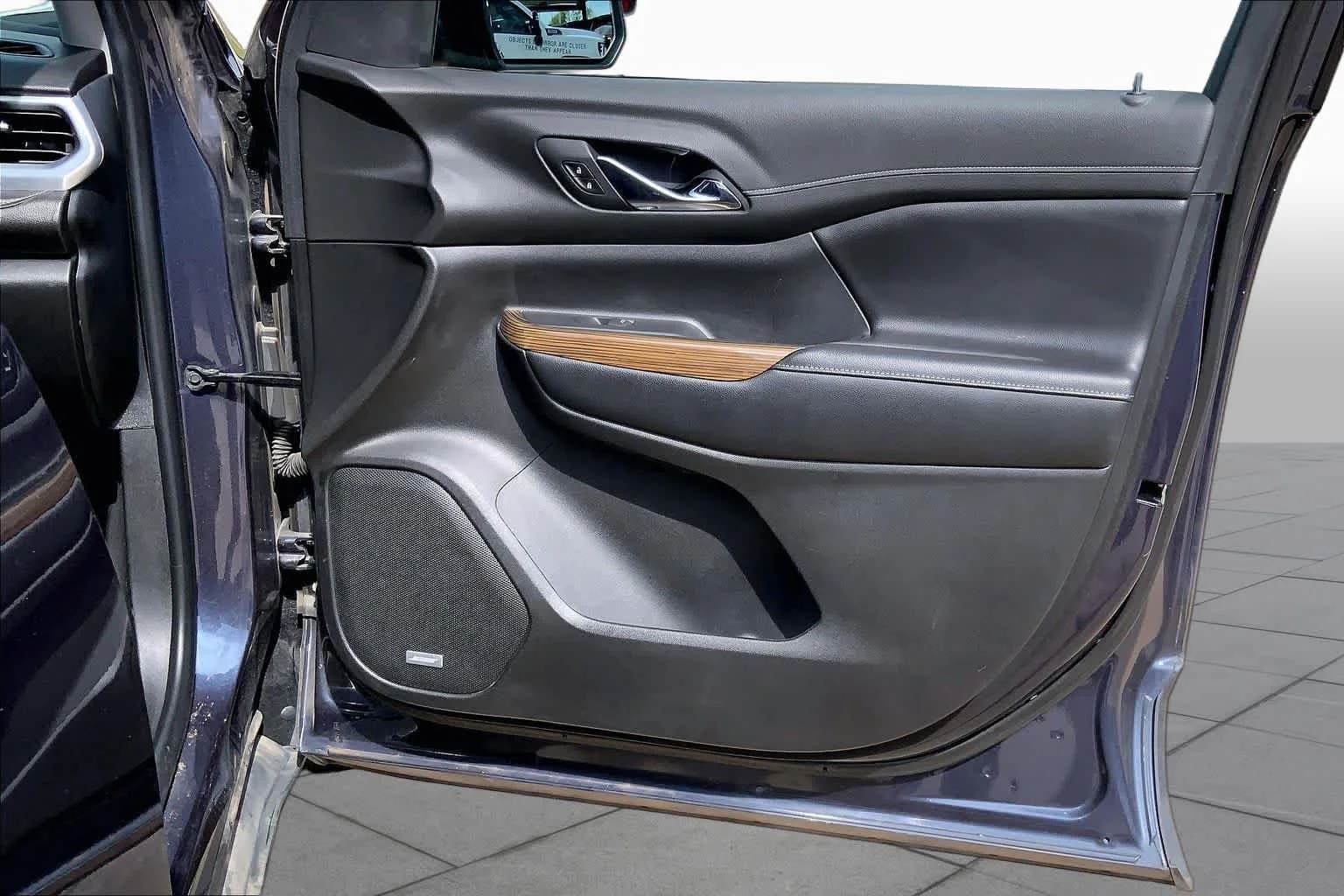 Used 2019 BLUE STEEL METALLIC GMC SLE image 22