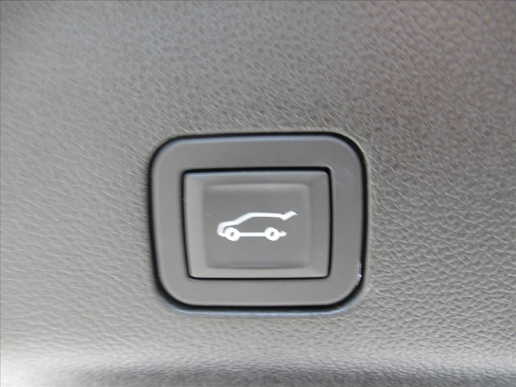 2024 GMC Yukon Denali - Photo 39
