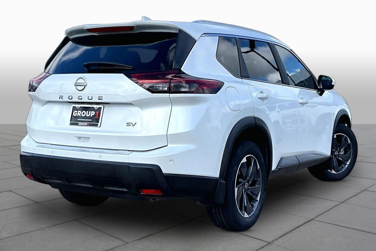Used 2024 Everest White Pearl Nissan SV image 12