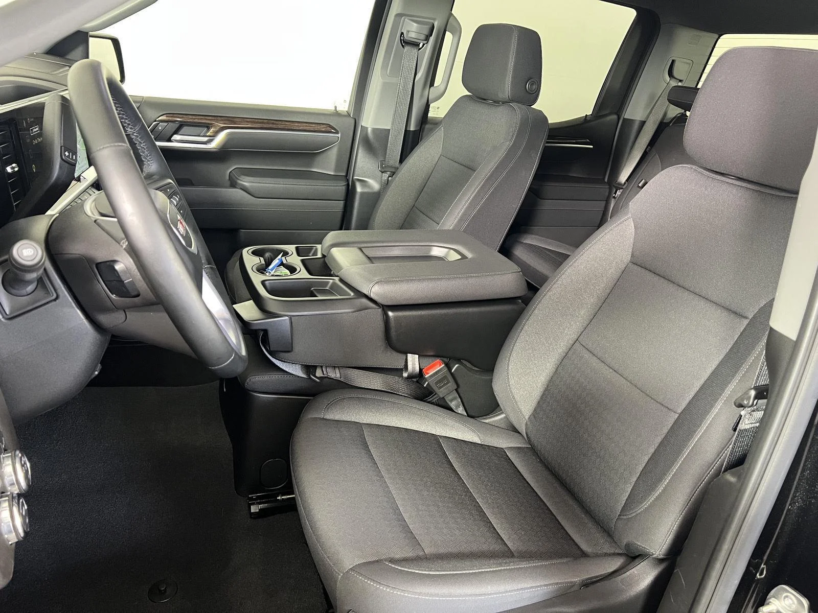 Used 2025 Onyx Black GMC Elevation image 18