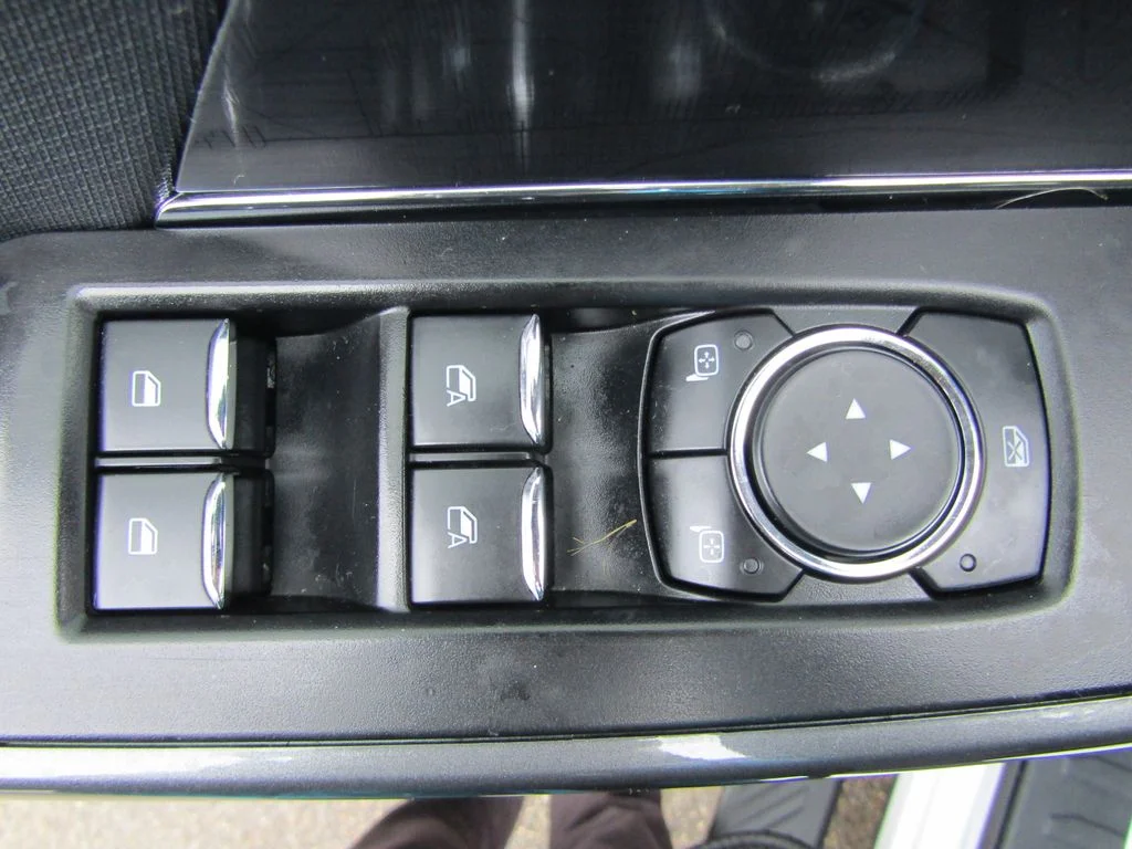 Used 2023 Oxford White Ford XLT image 24