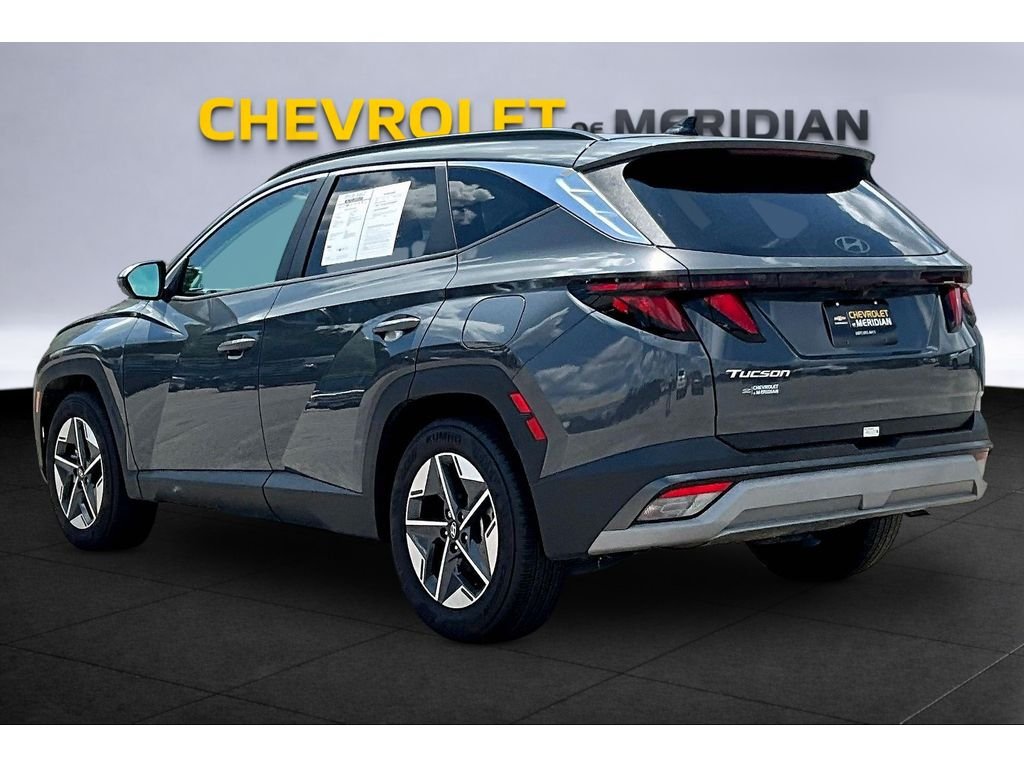 Used 2025  Hyundai SEL image 2