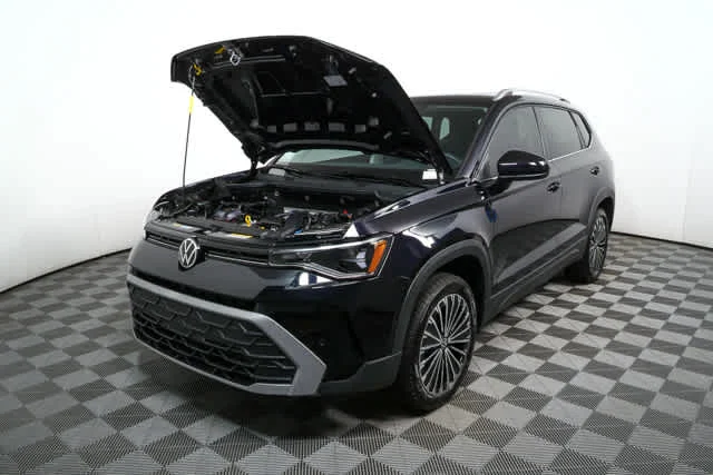 New 2026 Deep Black Pearl Volkswagen SE image 31