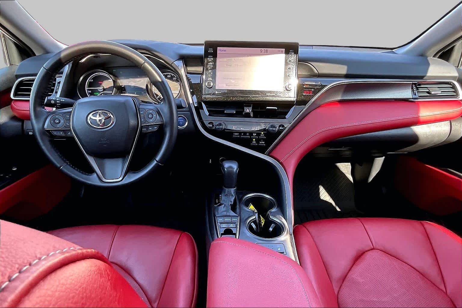 Used 2021 Wind Chill Pearl/Midnight Black Metallic Toyota Hybrid XSE image 15