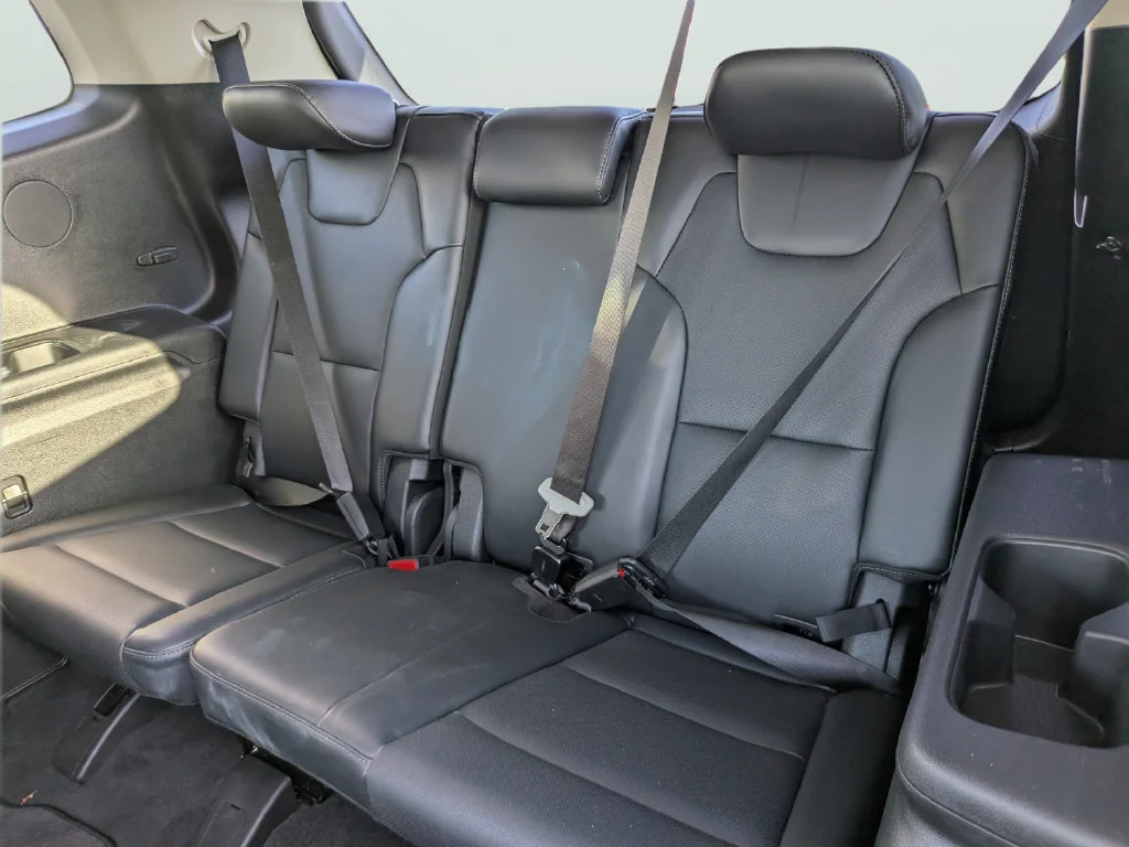 Used 2025 Black Kia S image 17
