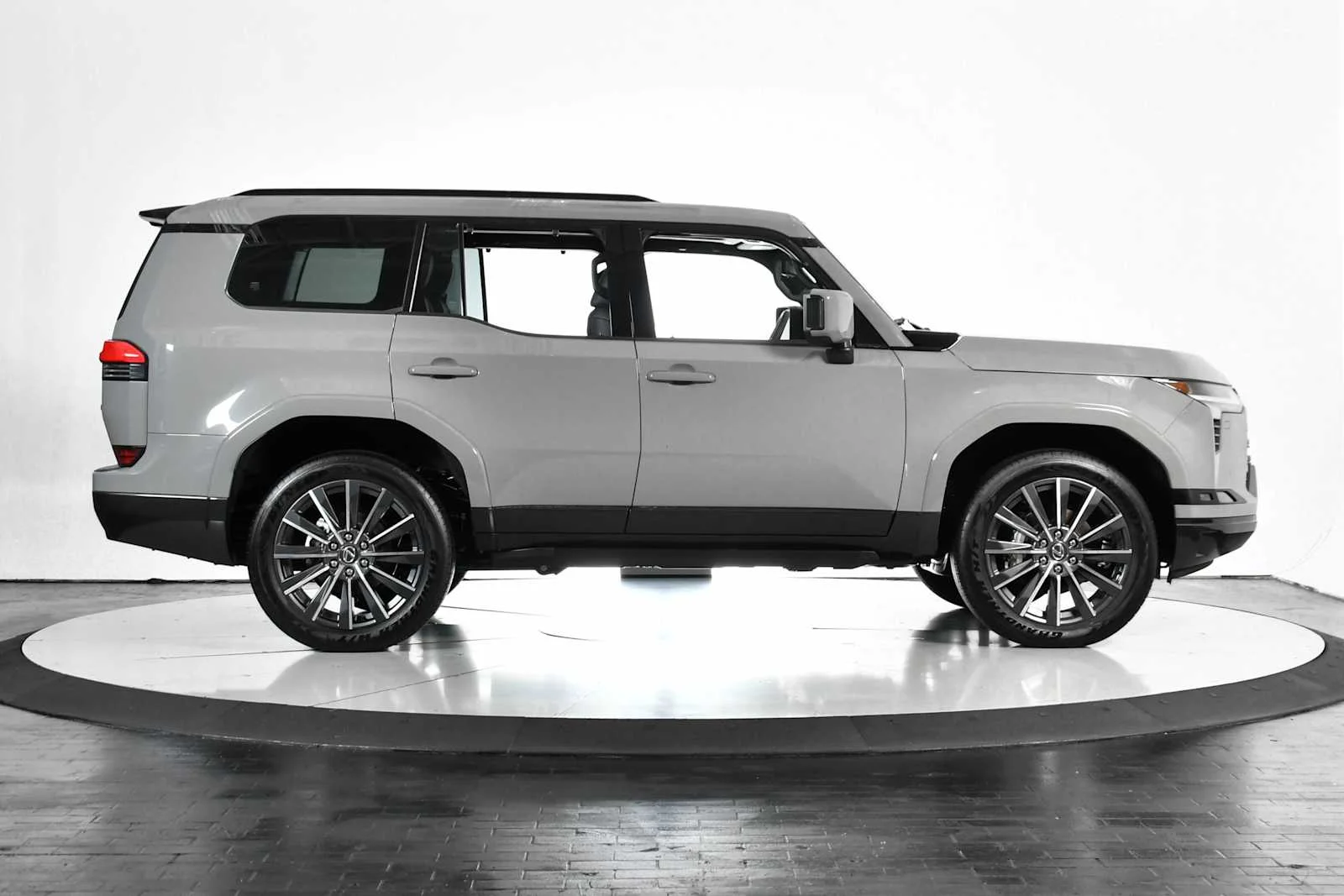 2026 Lexus GX Luxury+ - Photo 8