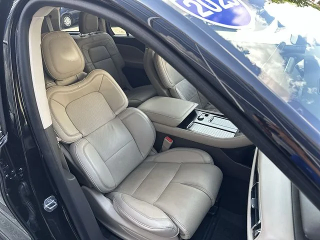 Used 2023 Black Lincoln Reserve image 26
