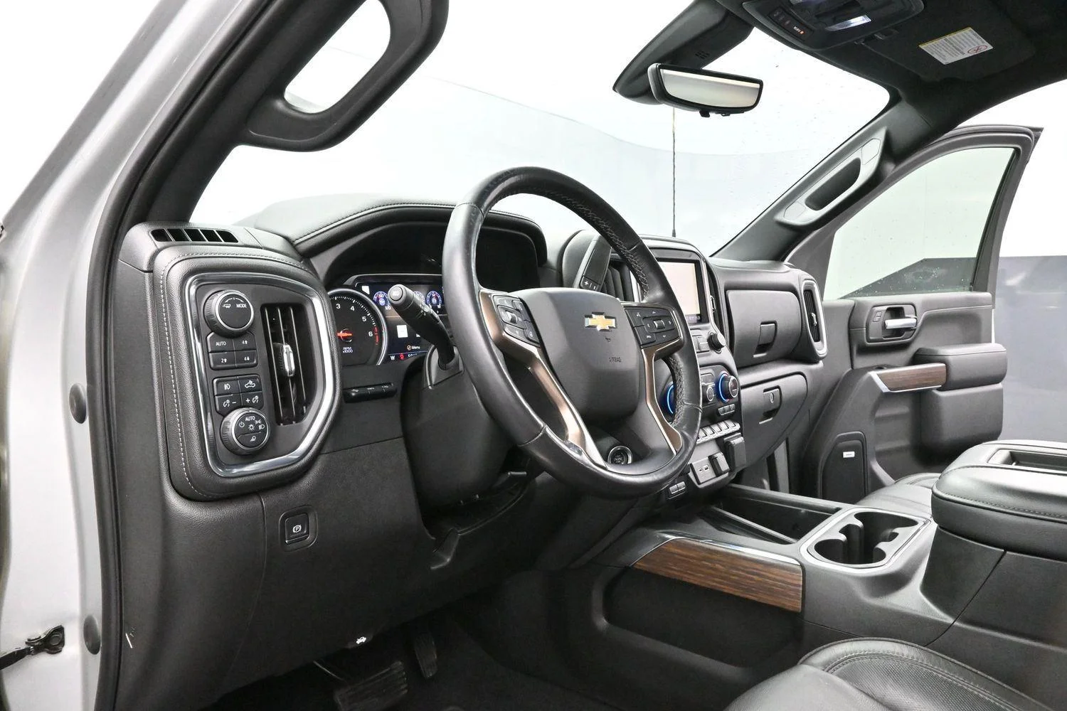 Used 2020 Silver Ice Metallic Chevrolet High Country image 13
