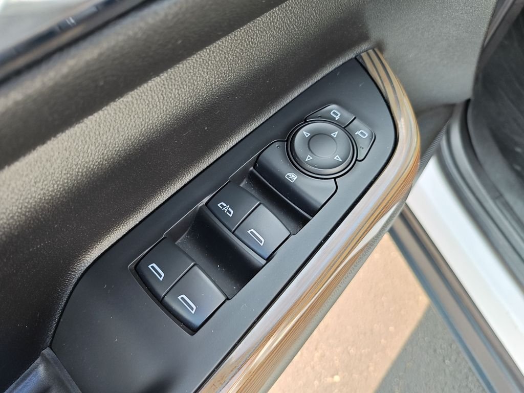 Used 2023 White GMC SLE image 11
