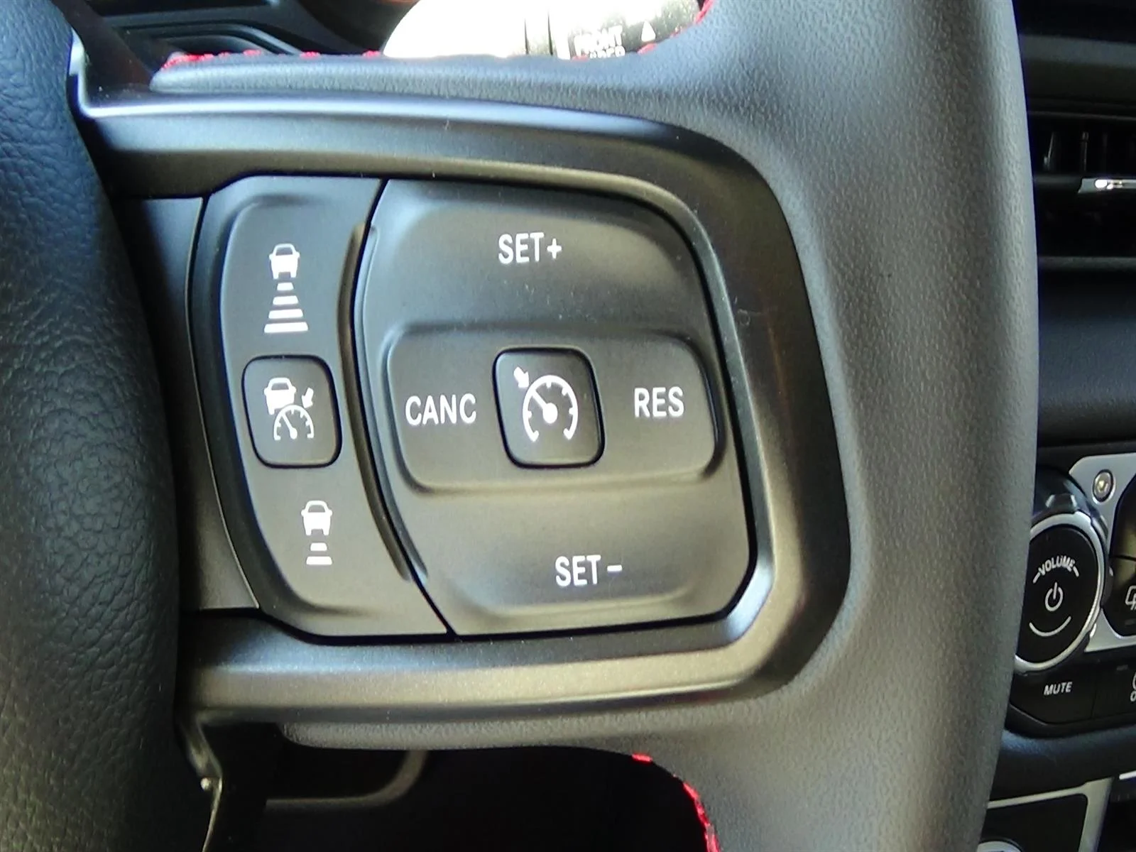 Used 2024 Anvil Clear Coat (pds) Jeep Rubicon image 19