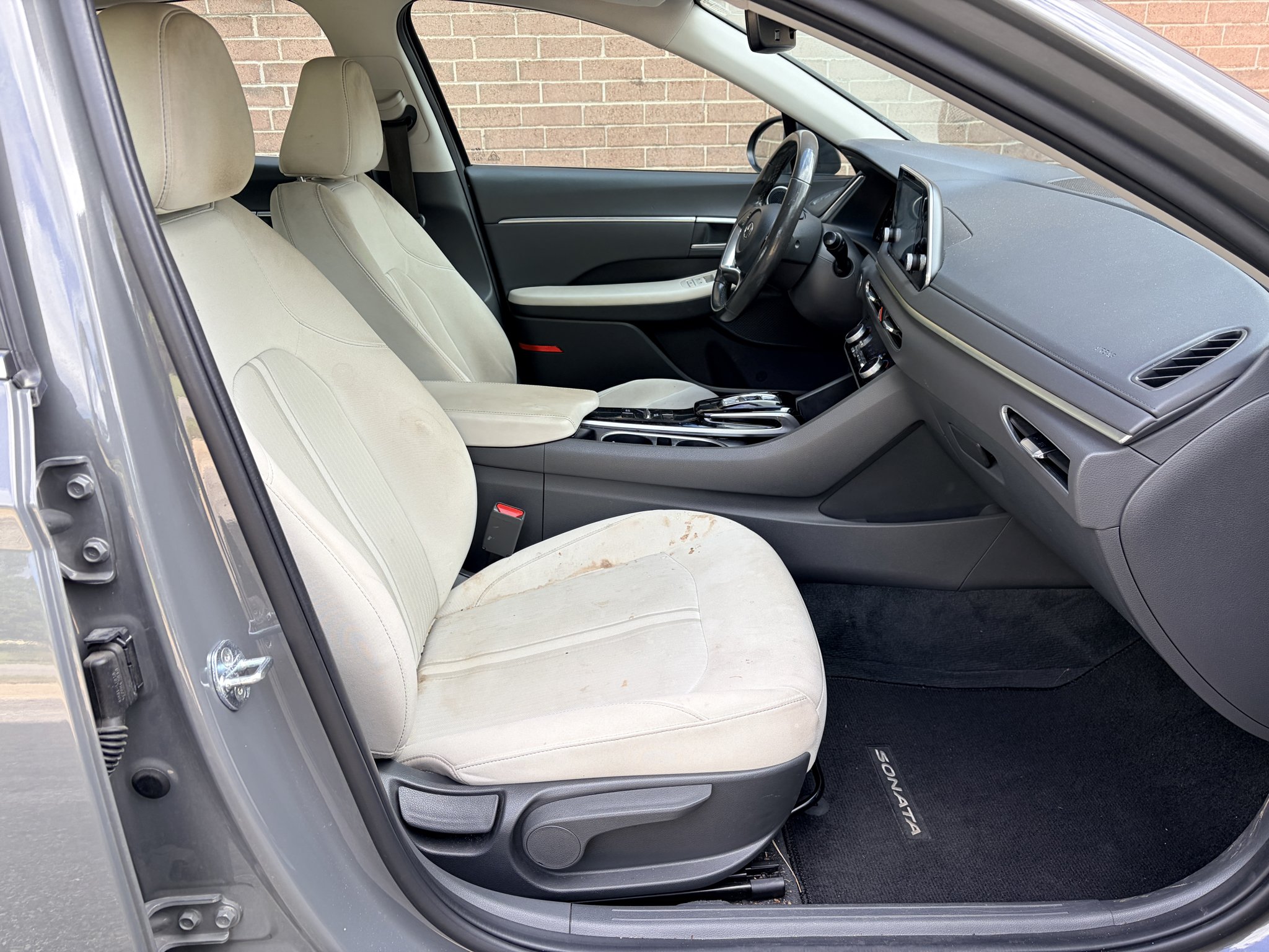 Used 2022 Hampton Gray Hyundai SEL image 16