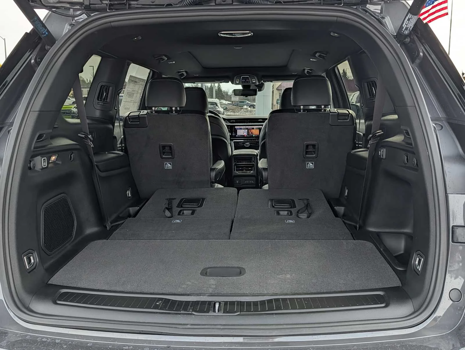New 2026 Baltic Gray Metallic Clear-Coat Exterior Paint Jeep Limited Reserve image 13