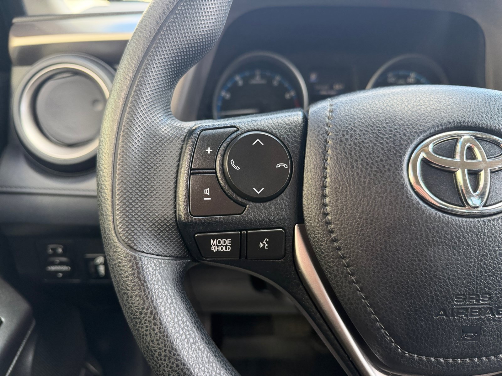 Used 2018 Silver Sky Metallic Toyota LE image 11