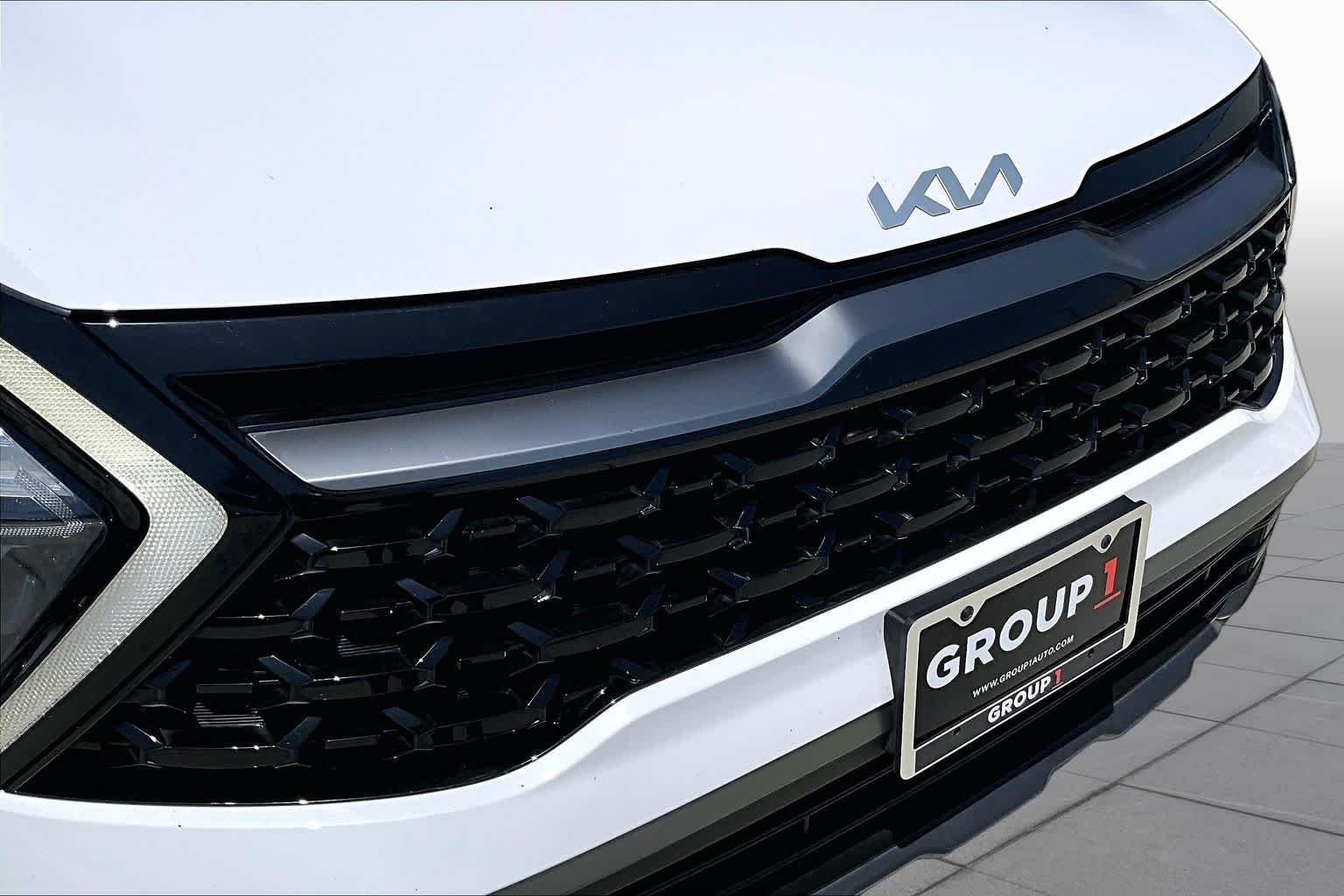 Used 2023 Glacial White Pearl Kia X-Line image 29