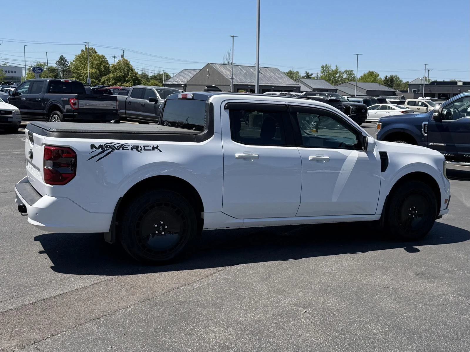 Used 2025 Oxford White Ford Lobo image 4