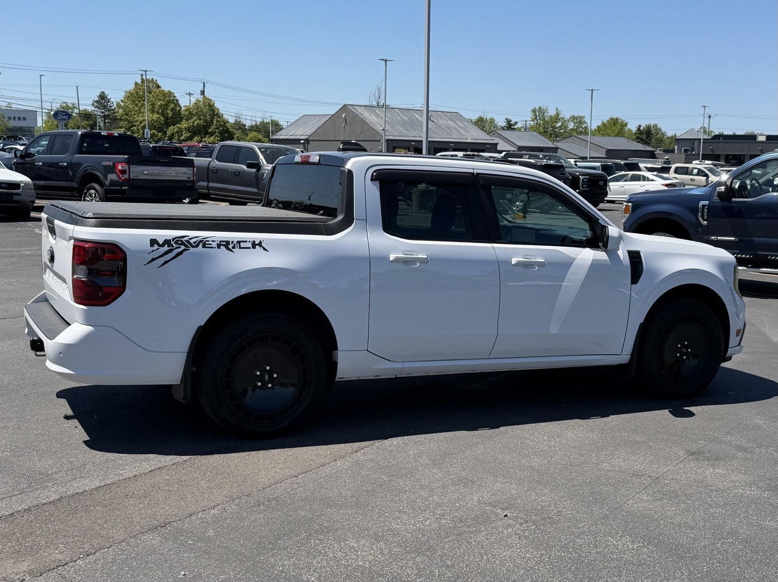 Used 2025 Oxford White Ford Lobo image 4