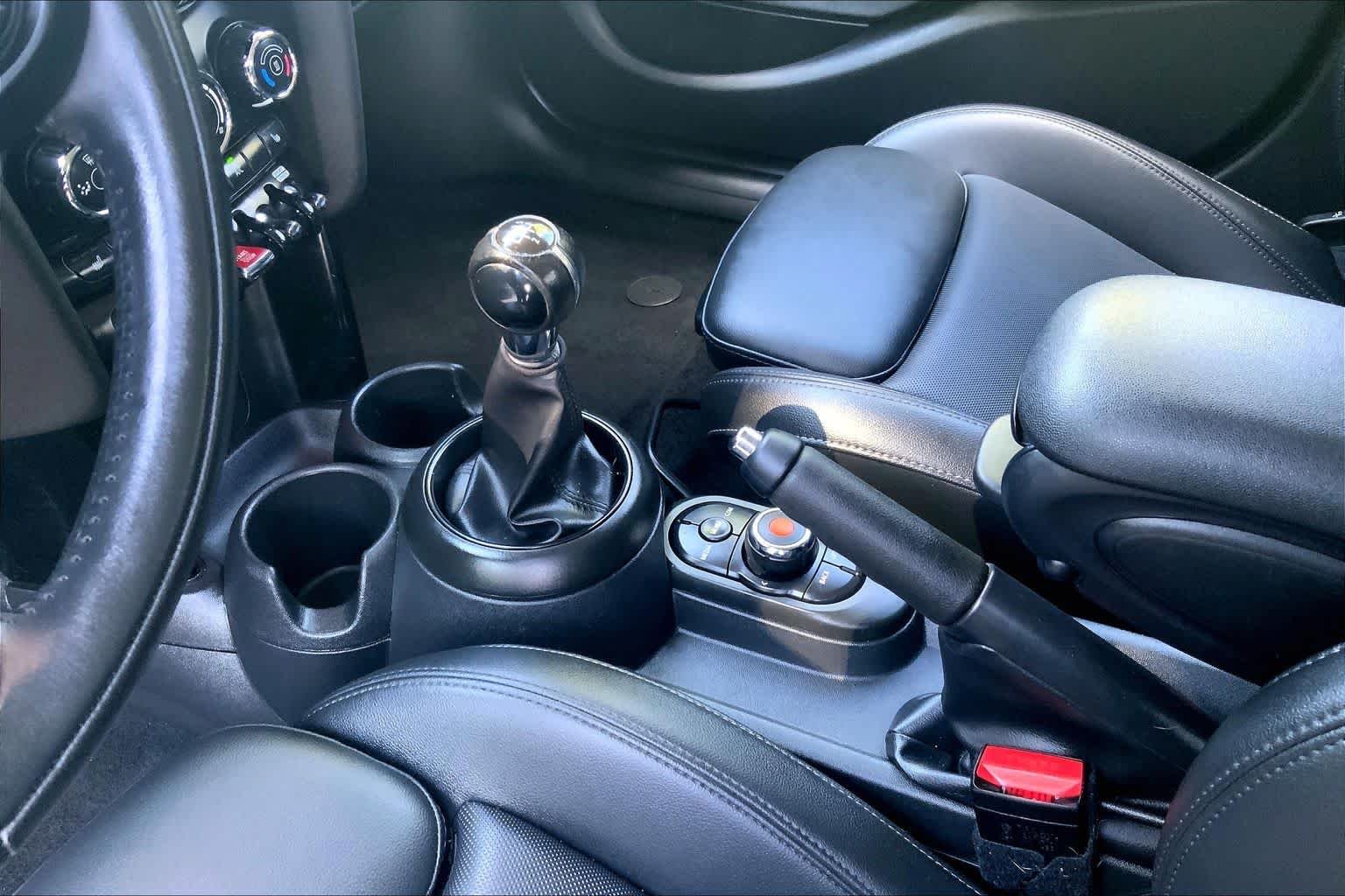 Used 2021 Midnight Black Metallic MINI Cooper S image 15