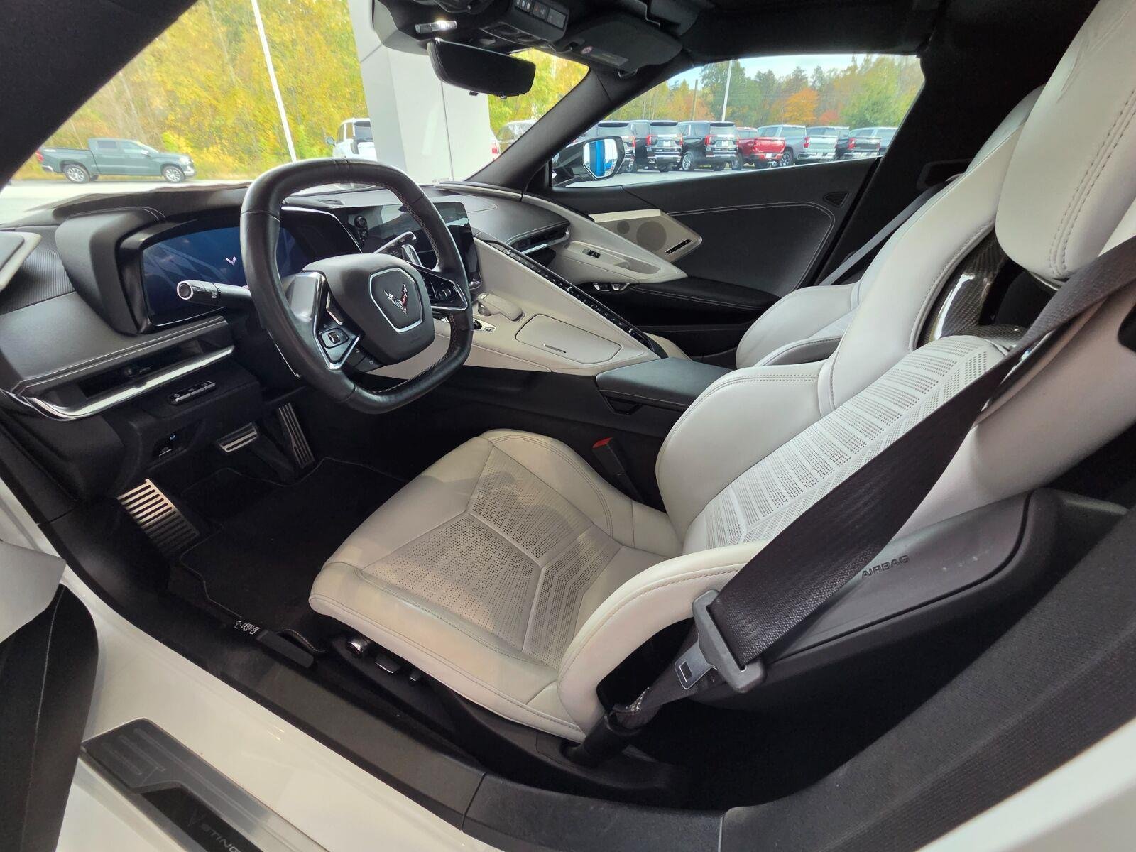 Used 2020 ARCTIC WHITE Chevrolet 2LT image 8